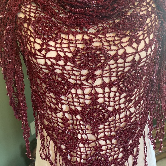 BOUTIQUE PIECE LARGE BEADED SCARF/SHAWL - Picture 2 of 6